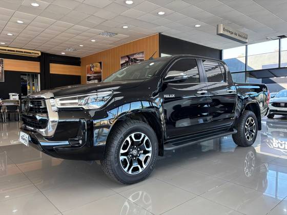 TOYOTA HILUX 2.8 D-4D TURBO DIESEL CD SRX 4X4 AUTOMÁTICO TOYOTA HILUX 2.8 D-4D TURBO DIESEL CD SRX 4X4 AUTOMÁTICO